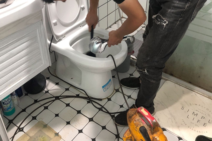 拖市镇马桶堵塞自己疏通还是找师傅？专业上门服务让你省时更省心
